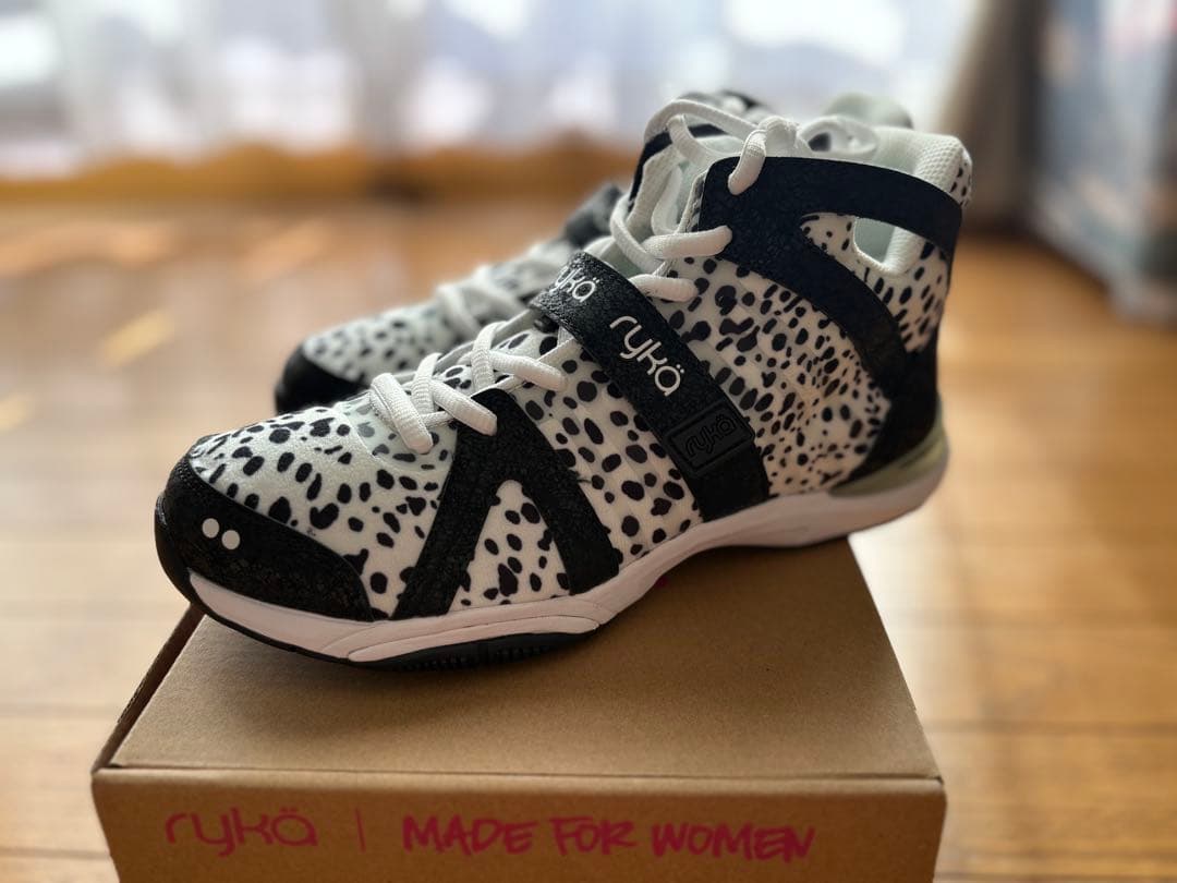 やきにく【未使用】ryka テナシティー　ダルメシアン　23.3cm