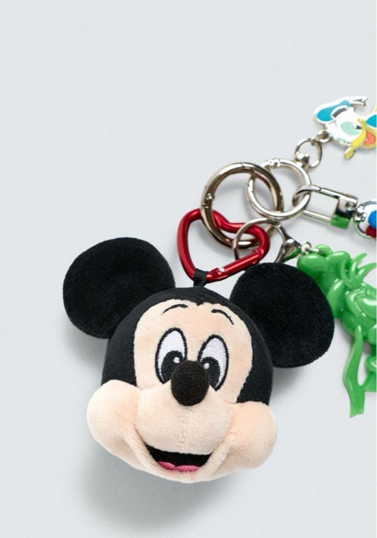 h*u様 zara マルチチャーム キーホルダー ミッキーマウス