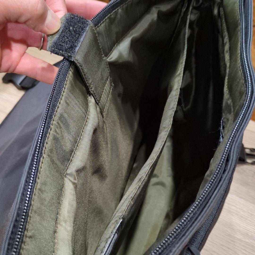 【新生活に向けて】未使用　パソコン収納付きDIESEL メッセンジャーバッグ