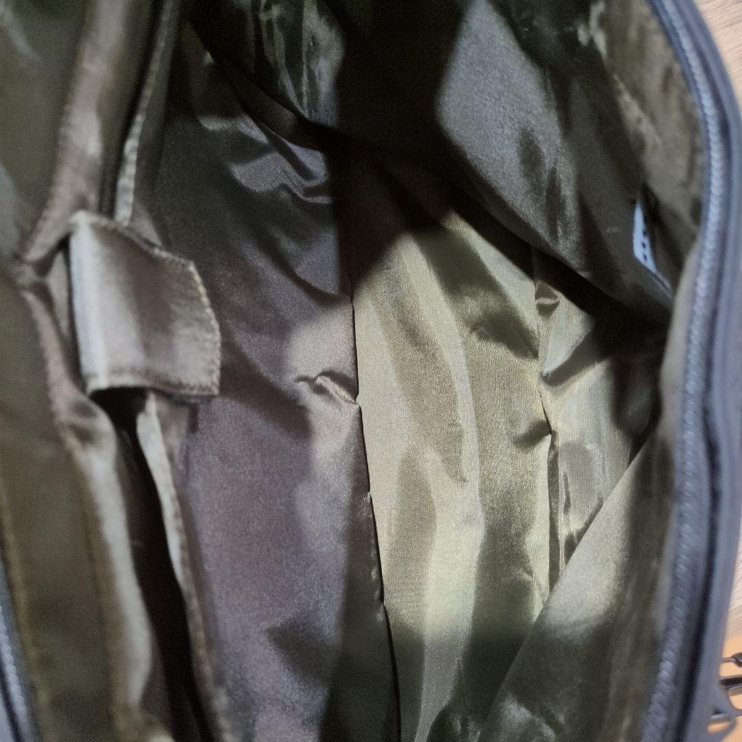 【新生活に向けて】未使用　パソコン収納付きDIESEL メッセンジャーバッグ