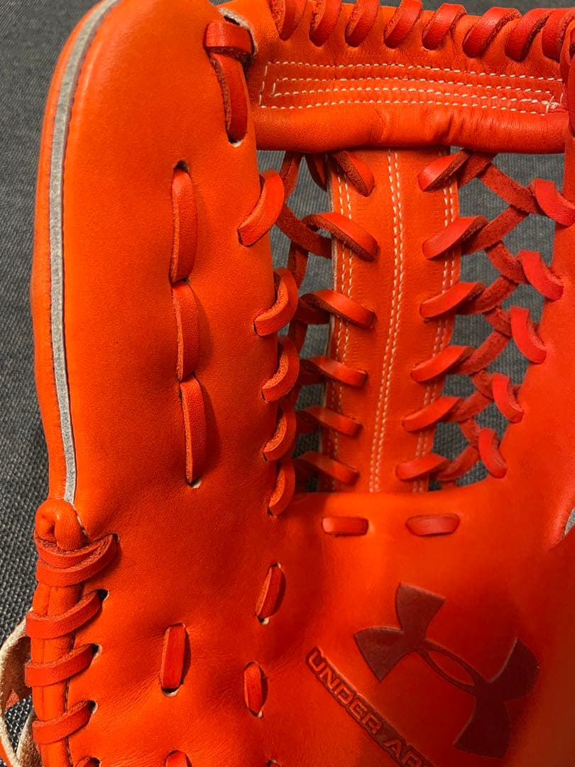 希少！　アンダーアーマー　野球 軟式グローブ 一般用　大人　右投げ　グラブ