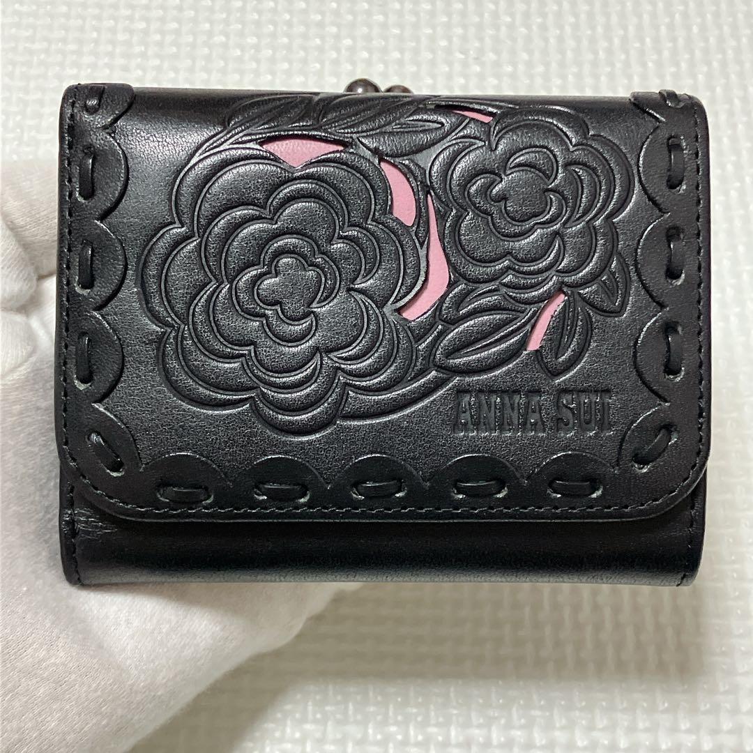 未使用　ANNA SUIアナスイ　エンボス レザーがま口二つ折り財布　ローズ　黒