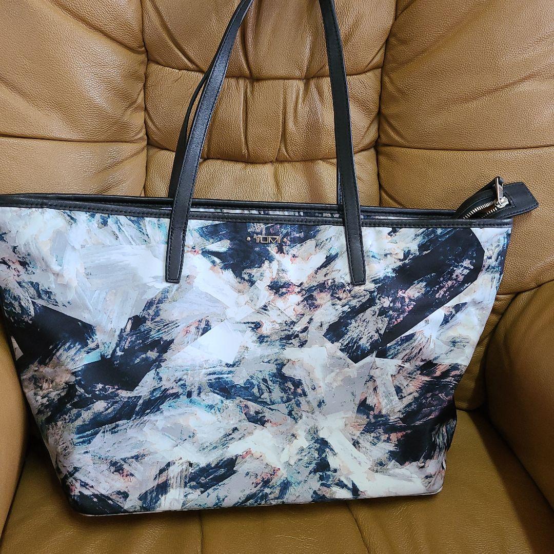 TUMI 抽象デザイン トートバッグ