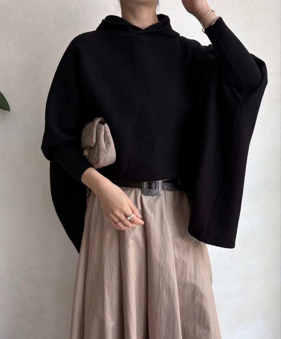 限定値下げ！新品未使用！DouDou フーディポンチョニット CYNICAL