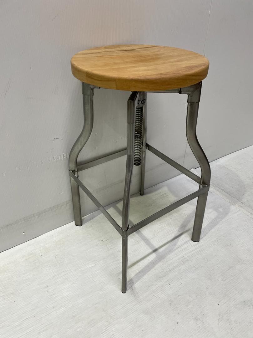 3.【高さ調節可能】カウンタースツール