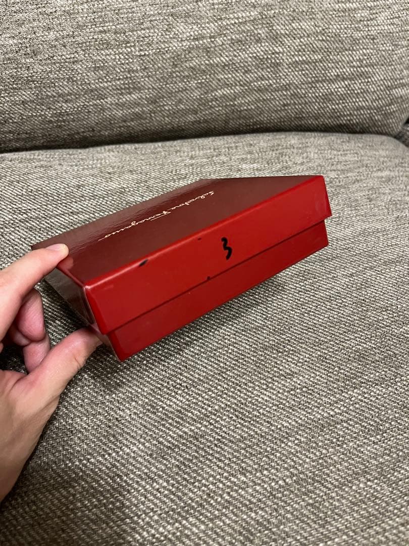 フェラガモ 二つ折り財布 ピンク