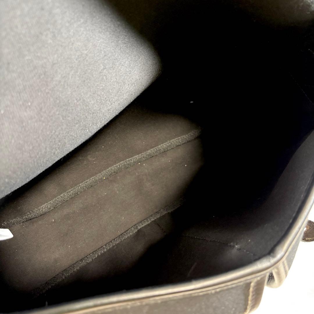 【美品】 ブレディ 黒 ショルダーバッグ アリエルトラウト メッセンジャー