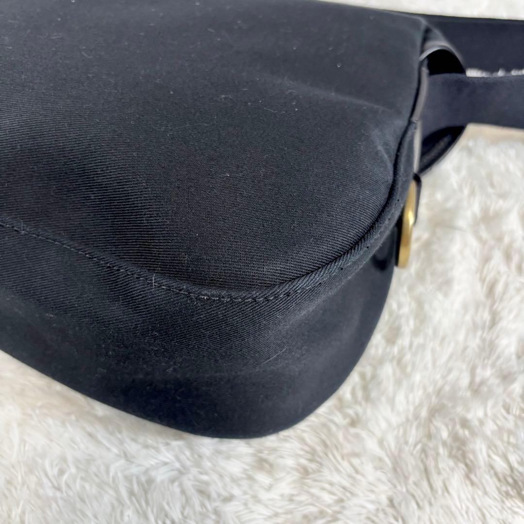 【美品】 ブレディ 黒 ショルダーバッグ アリエルトラウト メッセンジャー