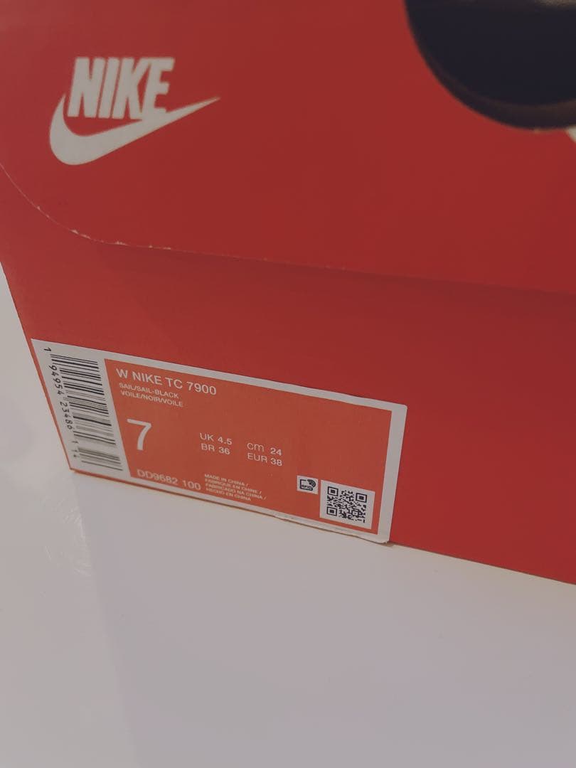 新品　NIKE　TC7900 セイル　ホワイト　24センチ　NIKE スニーカー