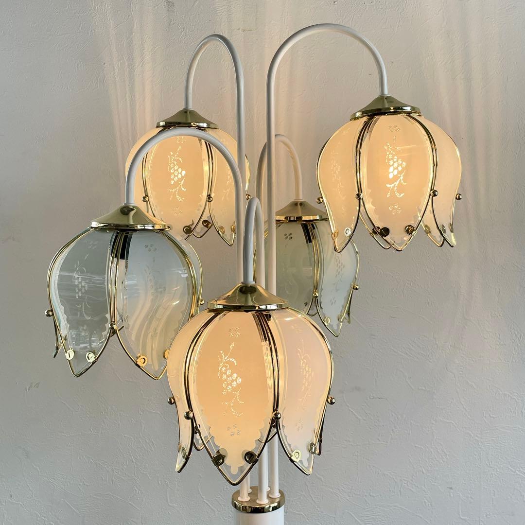 r197 クラシカルな雰囲気が素敵な花びら型シェードのフロアランプ