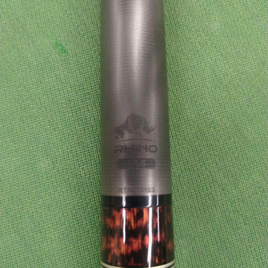 ライノキュー　レトロスネークウッド調　カーボンシャフト装備