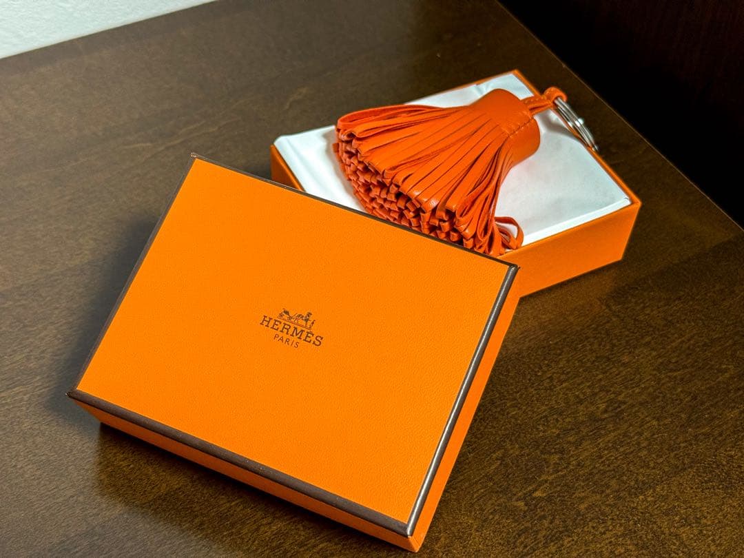 【新品・未使用】HERMES(エルメス) カルメン フー(FEU・オレンジ)