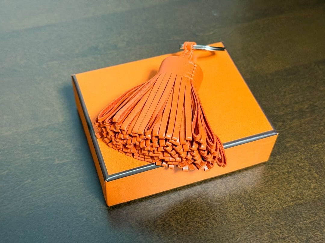 【新品・未使用】HERMES(エルメス) カルメン フー(FEU・オレンジ)