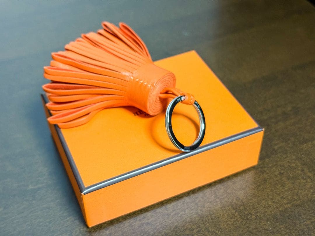 【新品・未使用】HERMES(エルメス) カルメン フー(FEU・オレンジ)