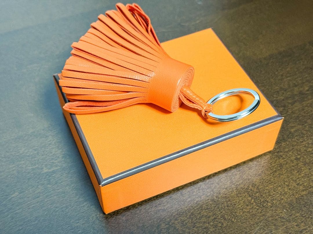 【新品・未使用】HERMES(エルメス) カルメン フー(FEU・オレンジ)