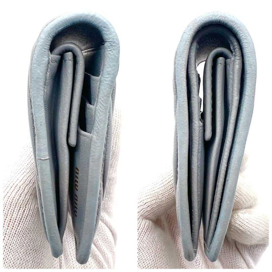 極美品✨ 現行モデル miu miu ミュウミュウ マテラッセ 二つ折り財布