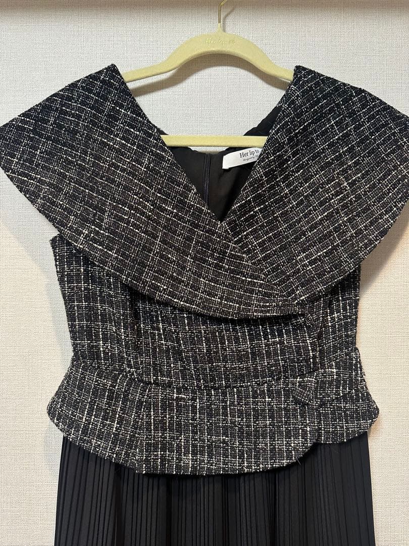 ワンピース Herlipto Siena Big Collar Pleated Dress