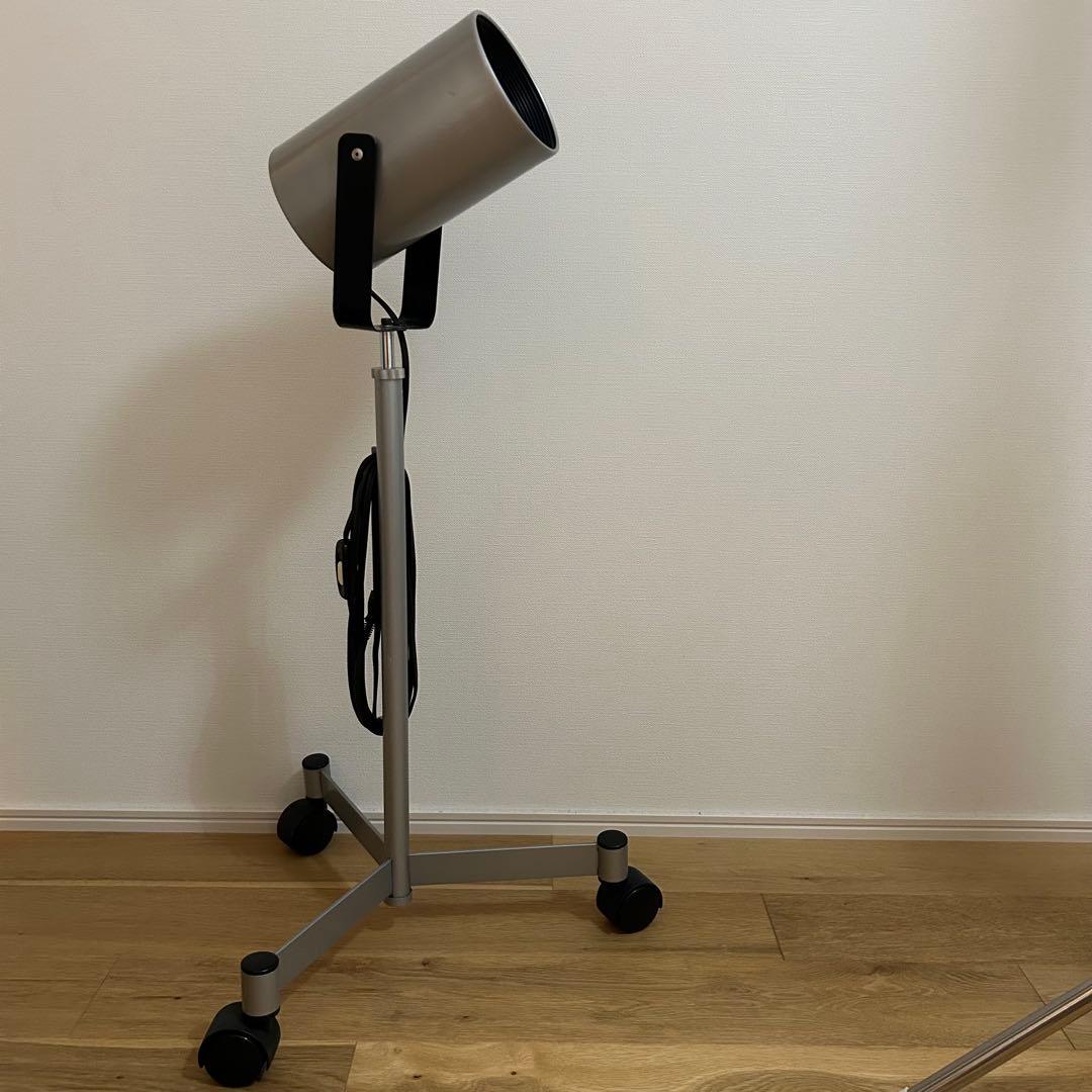 innovator イノベーター フロア スポットライト 移動式