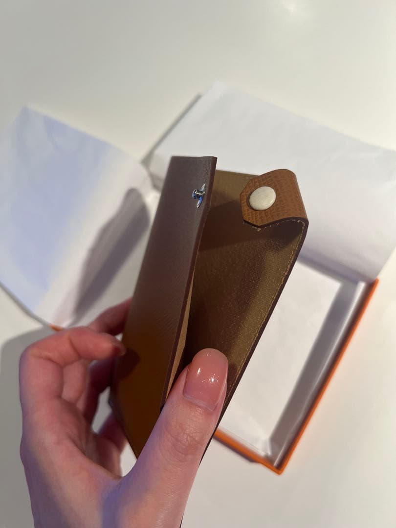 【エルメス　新品未使用　箱付き】ブラウンレザー パスポートケース