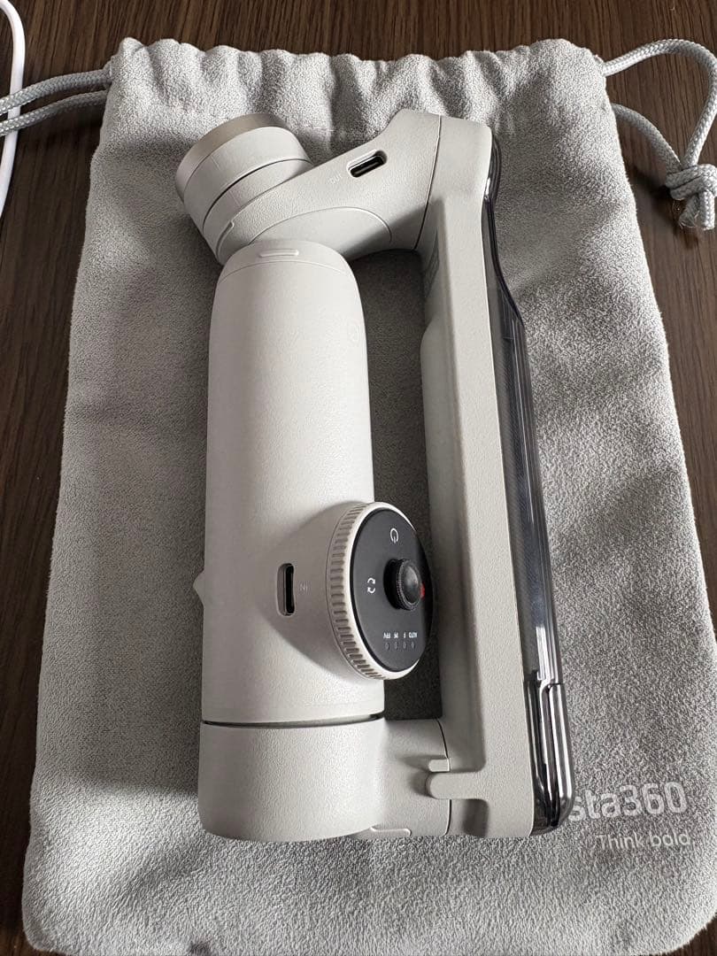 インスタ360 Flow 　AI搭載スマートフォン用ジンバル