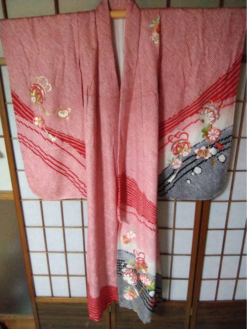 7歳向け・正絹・総絞り・刺繍入りのお着物