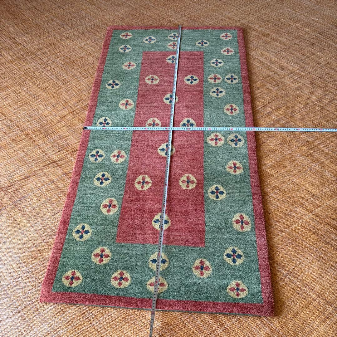 チベタンラグ　ウール　光沢のある明るい赤と明るい緑