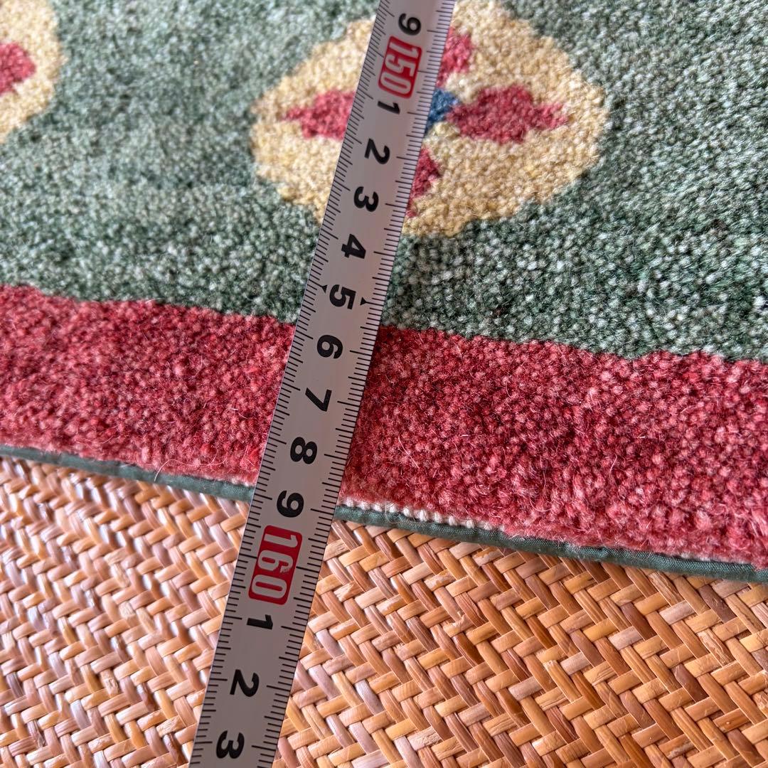 チベタンラグ　ウール　光沢のある明るい赤と明るい緑