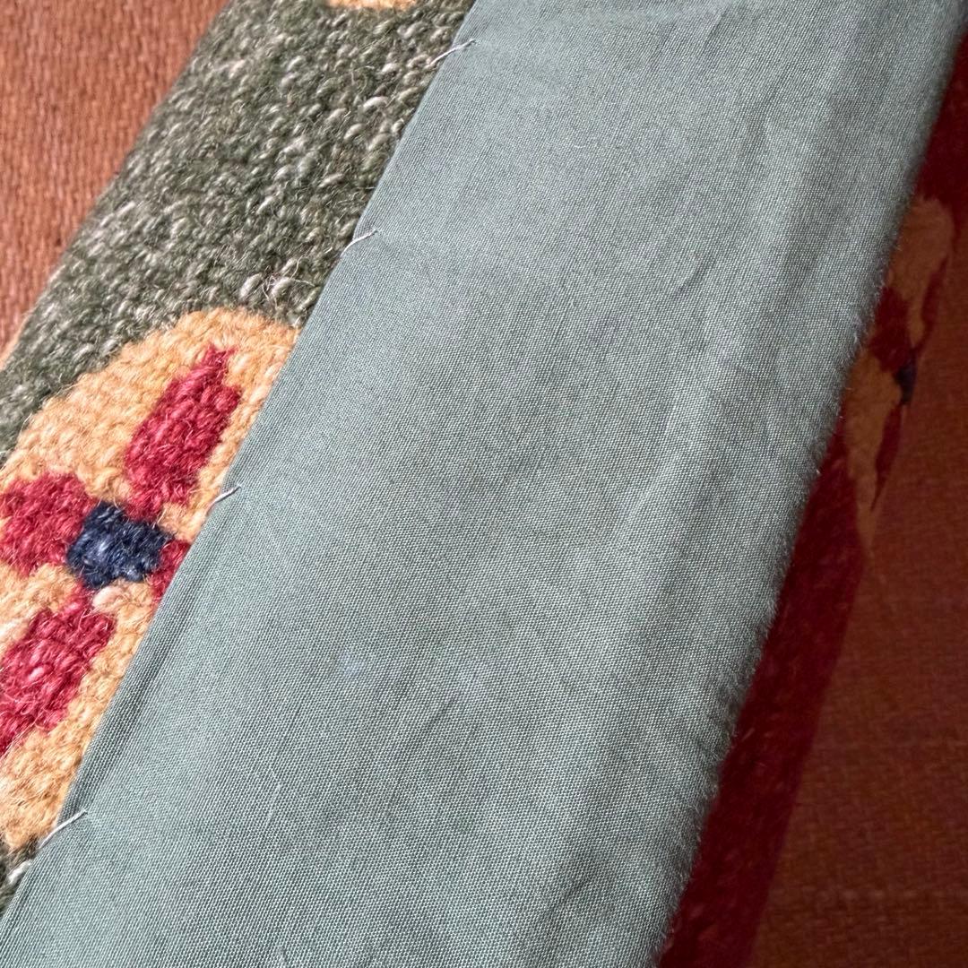 チベタンラグ　ウール　光沢のある明るい赤と明るい緑