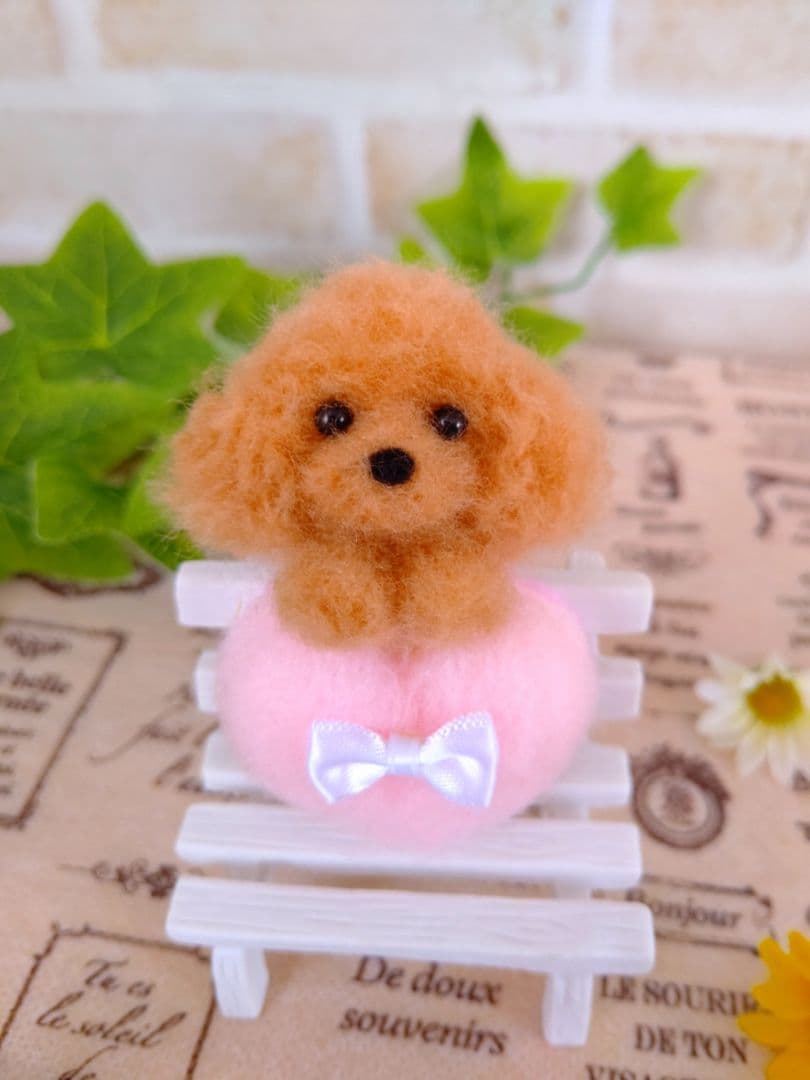 羊毛フェルト ハート乗りトイプーのブローチ♪