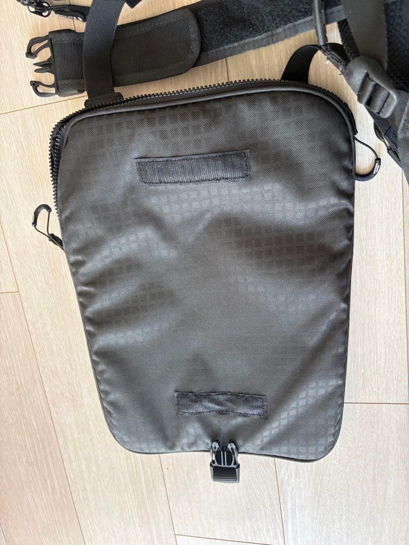 mazume フィッシングベスト ブラック/レッド