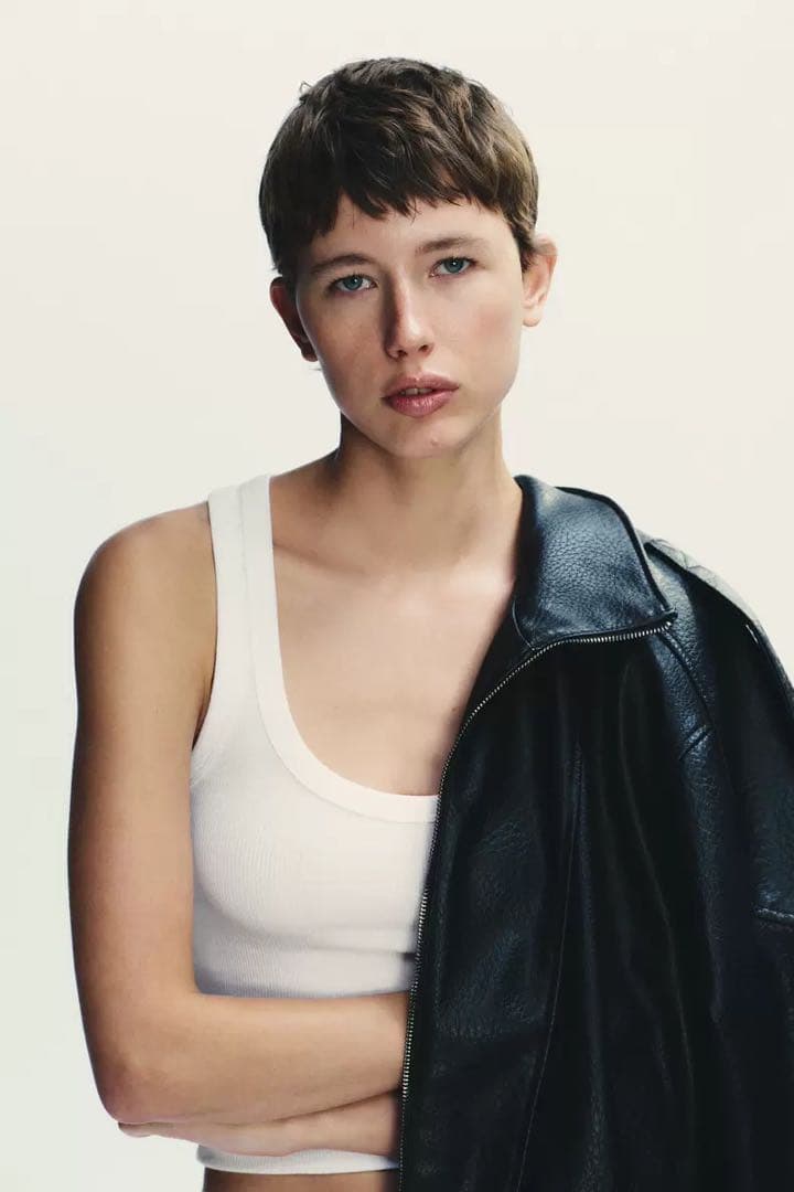 ZARAフェイクレザージャケット ブラック ハイネック Mサイズ