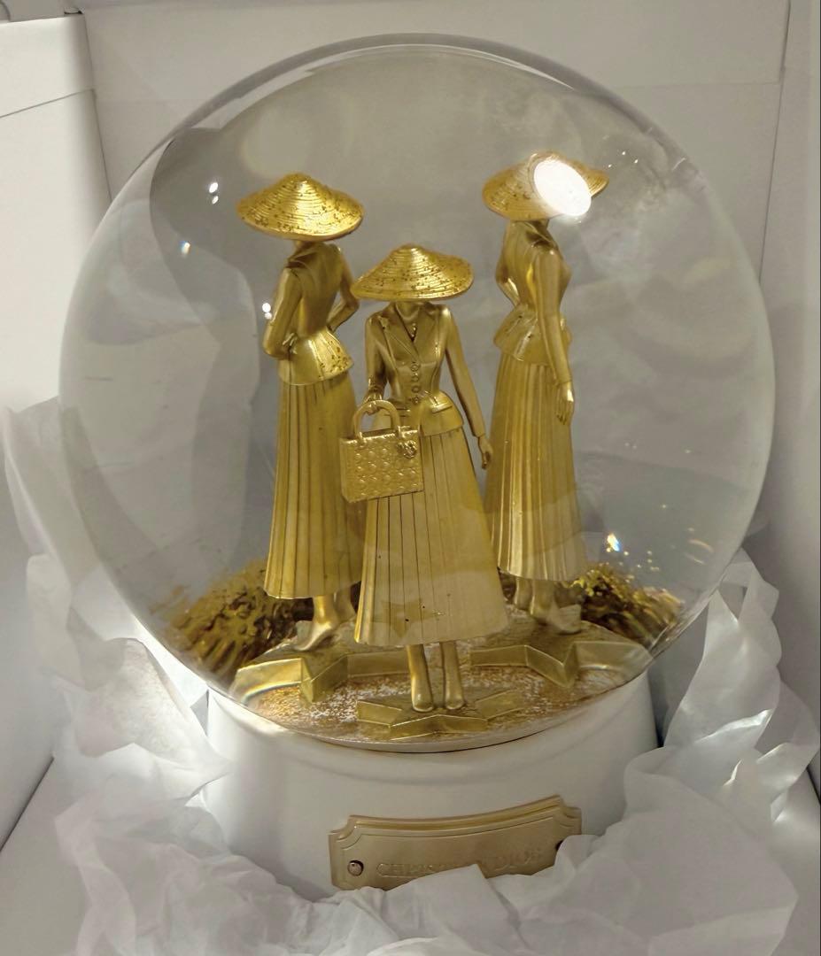 DIORスノードーム