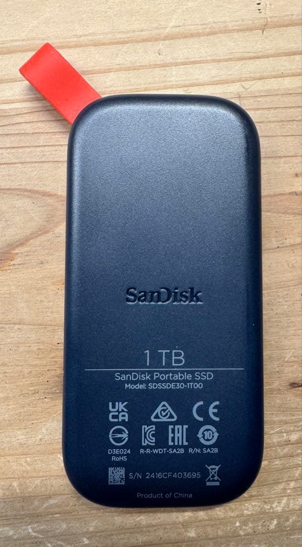 SanDisk ポータブルSSD 1TB（SDSSDE30-1T00）