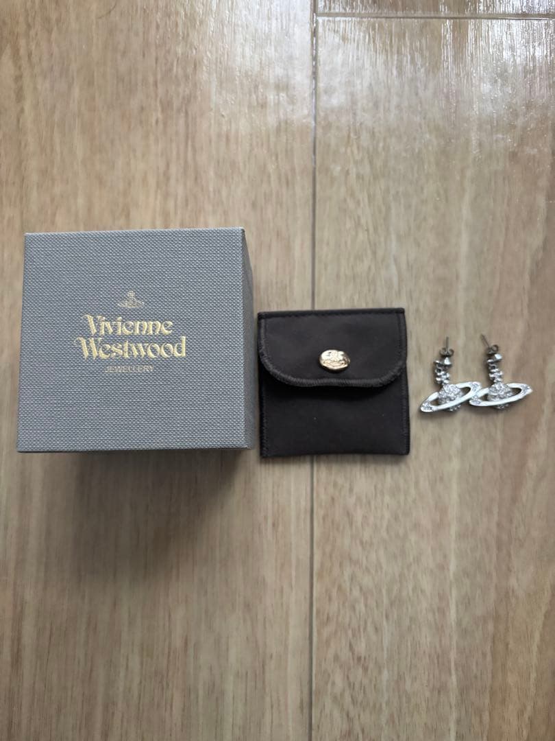 Vivienne Westwood シルバーピアス 専用ケース付き