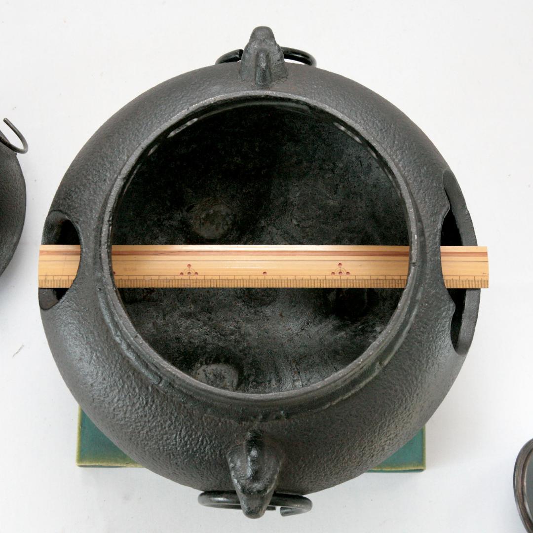 1612　鋳鉄製　茶釜　台座付き