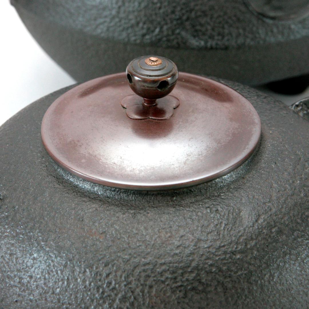 1612　鋳鉄製　茶釜　台座付き