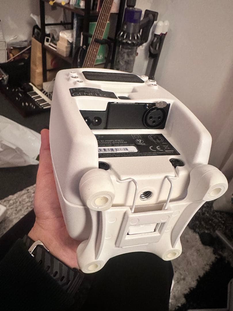 Genelec 8010A（ホワイト）ペア 出品します