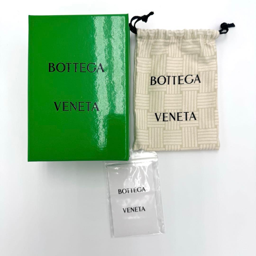 【超美品】ボッテガヴェネタ マキシイントレチャート カセット ケース