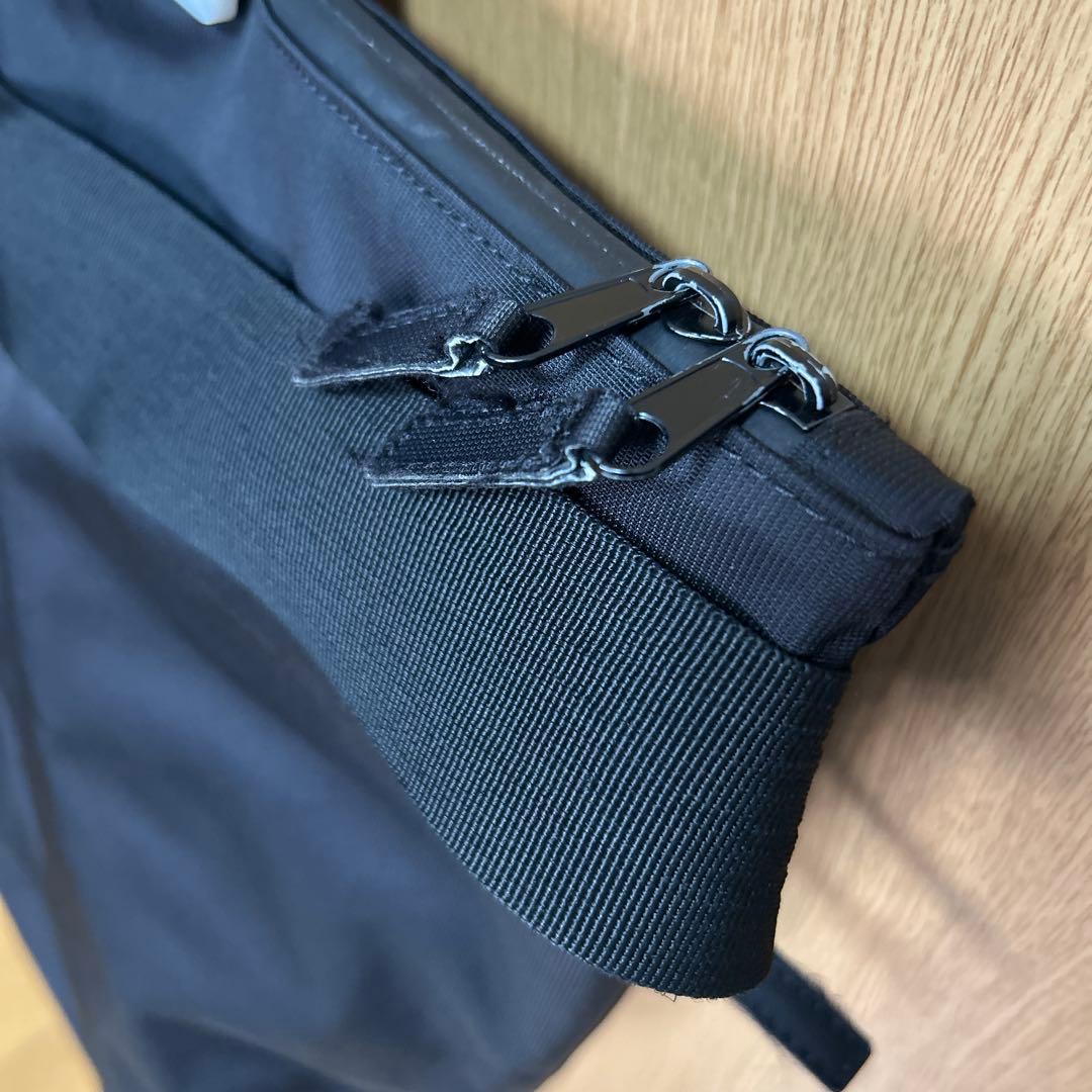 meltum ブラック ナイロン メッセンジャーバッグ