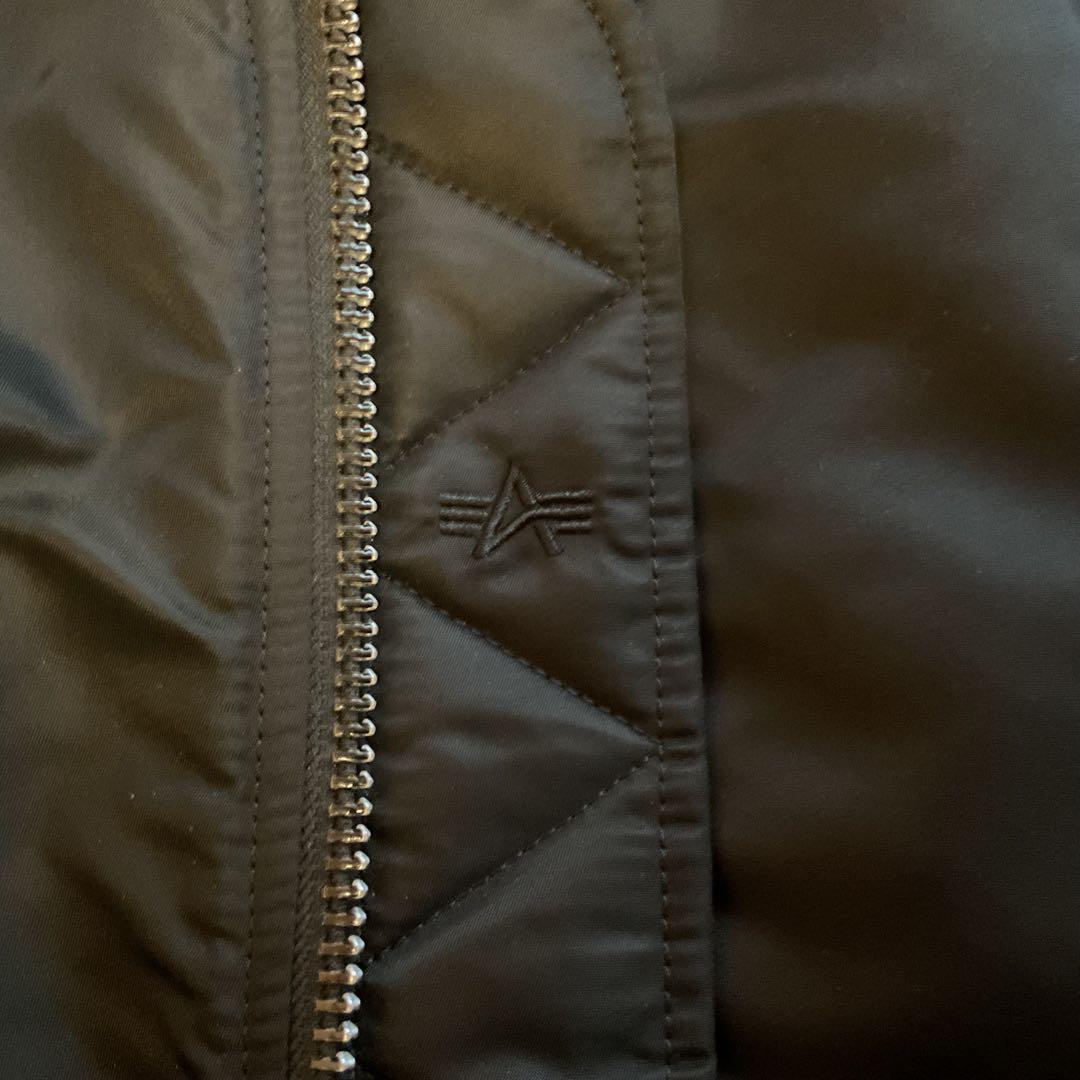 アルファインダストリーズ　アウター MA-1 タイト 型番20004