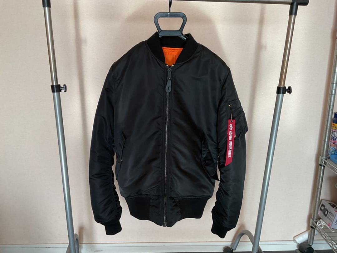 アルファインダストリーズ　アウター MA-1 タイト 型番20004