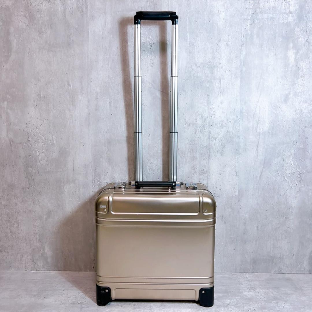 ゼロハリバートン スーツケース　アルミ　ゴールド　　機内持ち込み可能　2輪