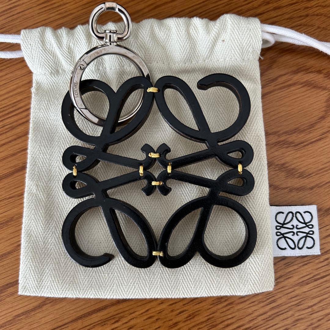 美品　LOEWE ロエベ　アナグラム　チャーム　カーフ　オレンジ系　ブラック