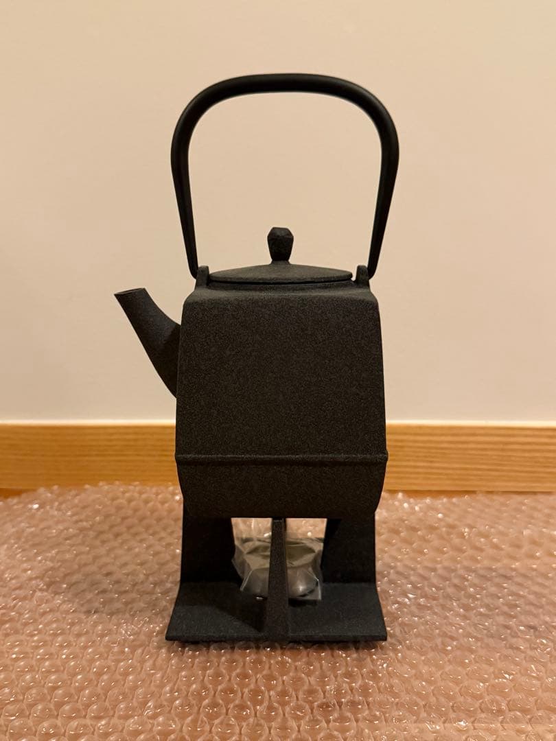 鉄瓶（鉄鋳物）　増田尚紀デザイン　鋳心ノ工房製　茶こし・ウォーマー付き