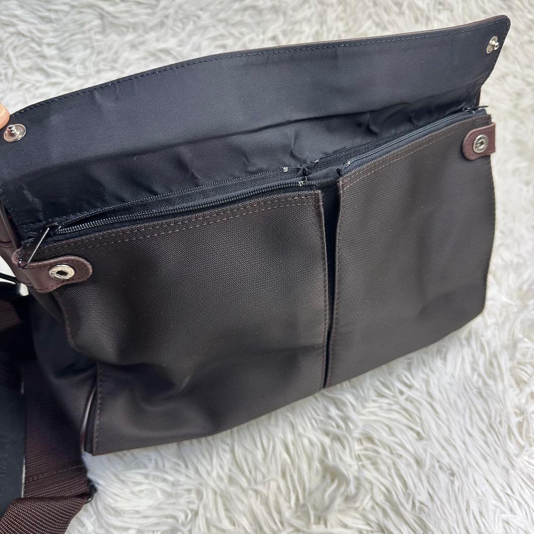 極美品 イッセイミヤケ メッセンジャーバッグ カメラバッグ ナイロン レザー