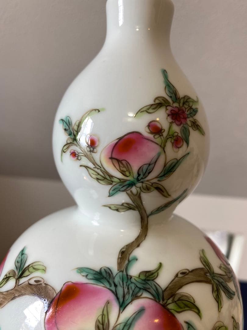 中国居仁堂製款粉彩九桃葫芦瓶箱付きサイズ高さ約19cm径12cm