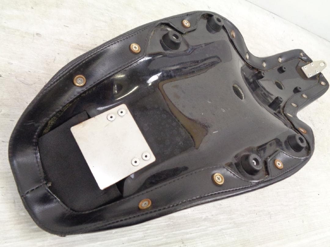 スポーツスター 04-06 10-21 トランプ タックロール ダブルシート