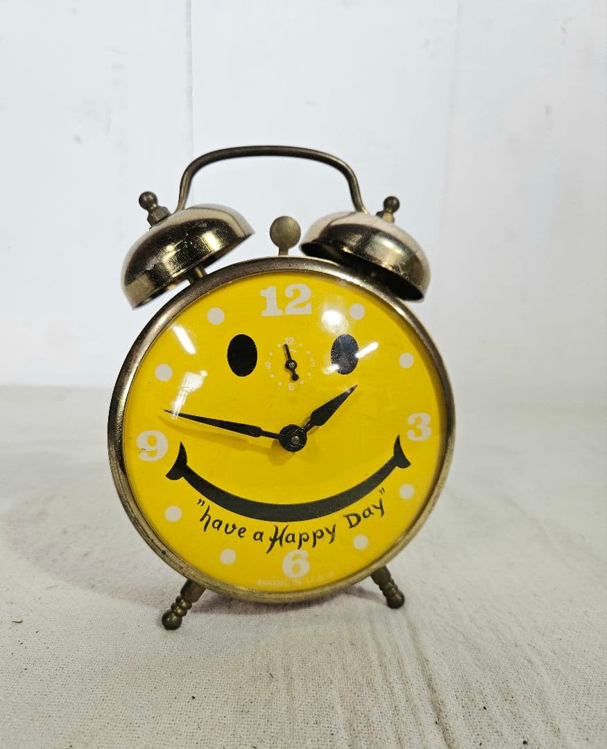 USヴィンテージ スマイリー 目覚まし時計 手巻き ゼンマイ式 置時計 スマイル