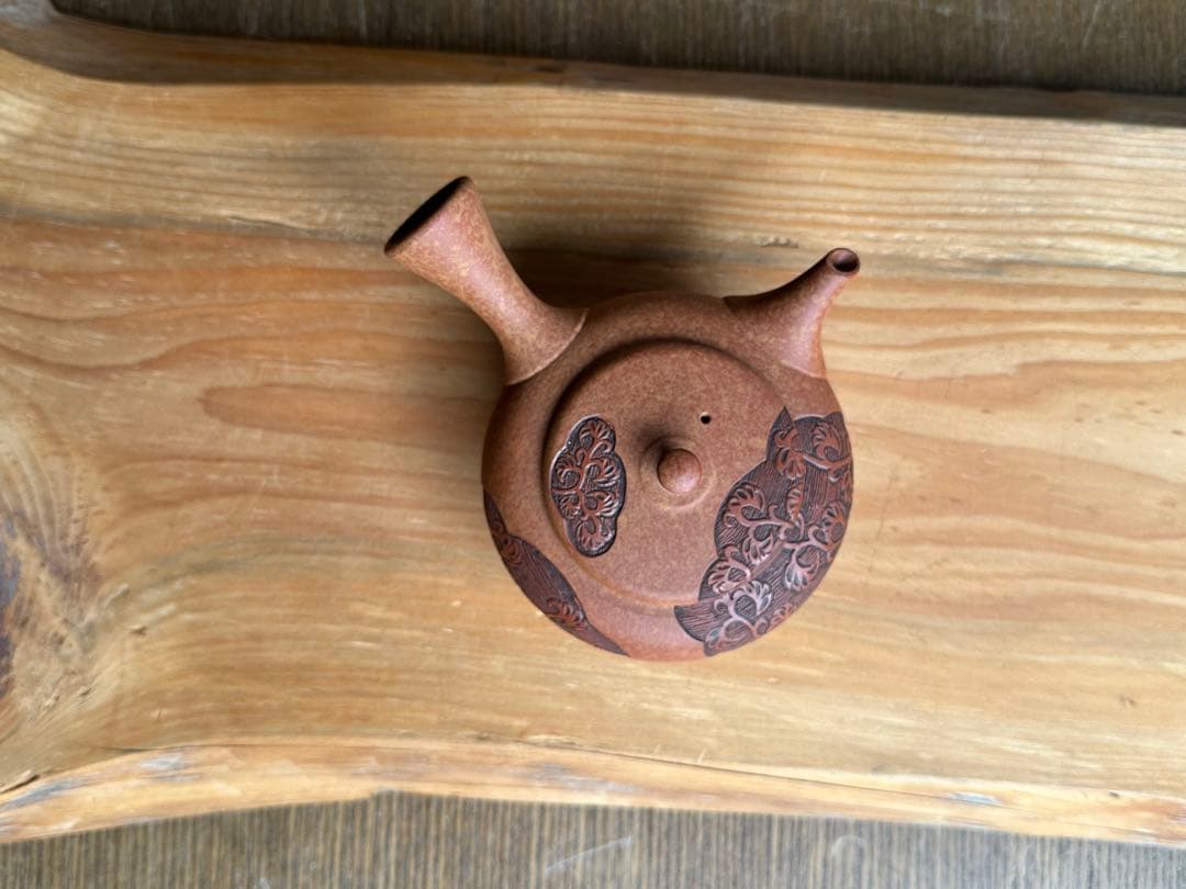 値下げ　常滑焼　間野舜園作　朱泥　色彩鉄鉢唐草雲彫　急須　木箱入