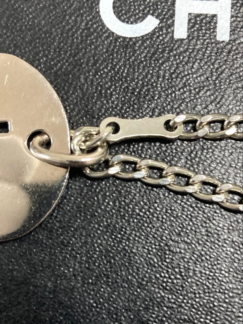 良品　CHANEL シャネル　プレートロゴ　キーホルダー　バックチャーム